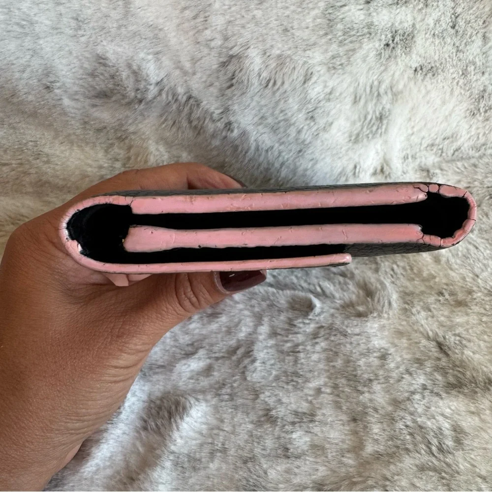 Louis Vuitton Capucines Compact Wallet - Black with Ballerina Pink Edging P0303